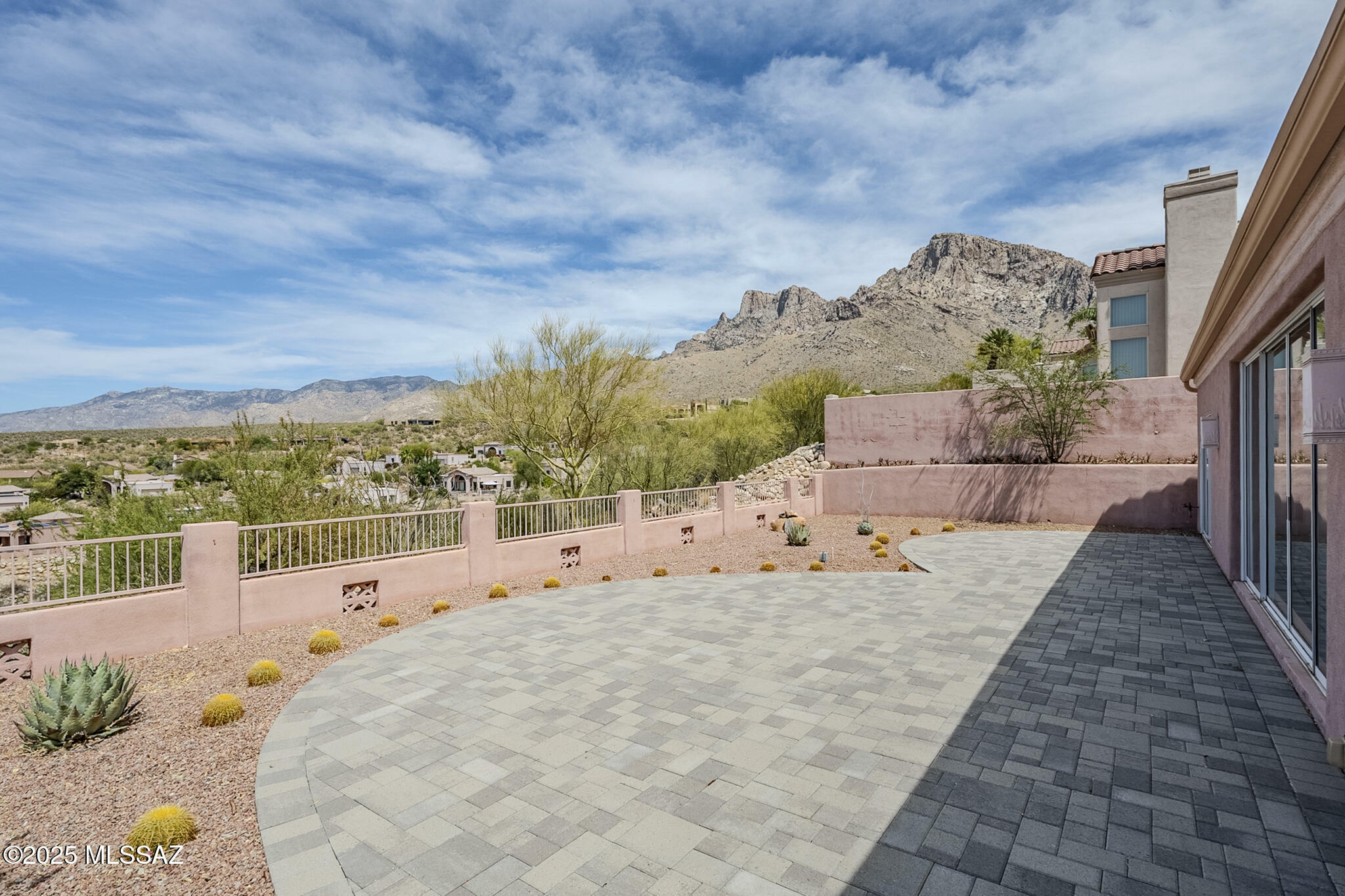 Property Photo: 10078 N Bighorn Butte Drive AZ 85737