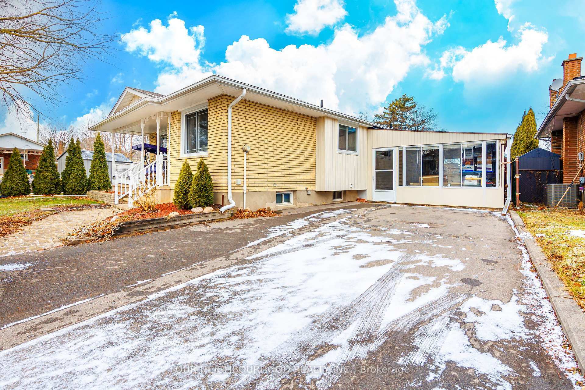 Property Photo: 5941 Brooks Crescent ON L2J 1N4