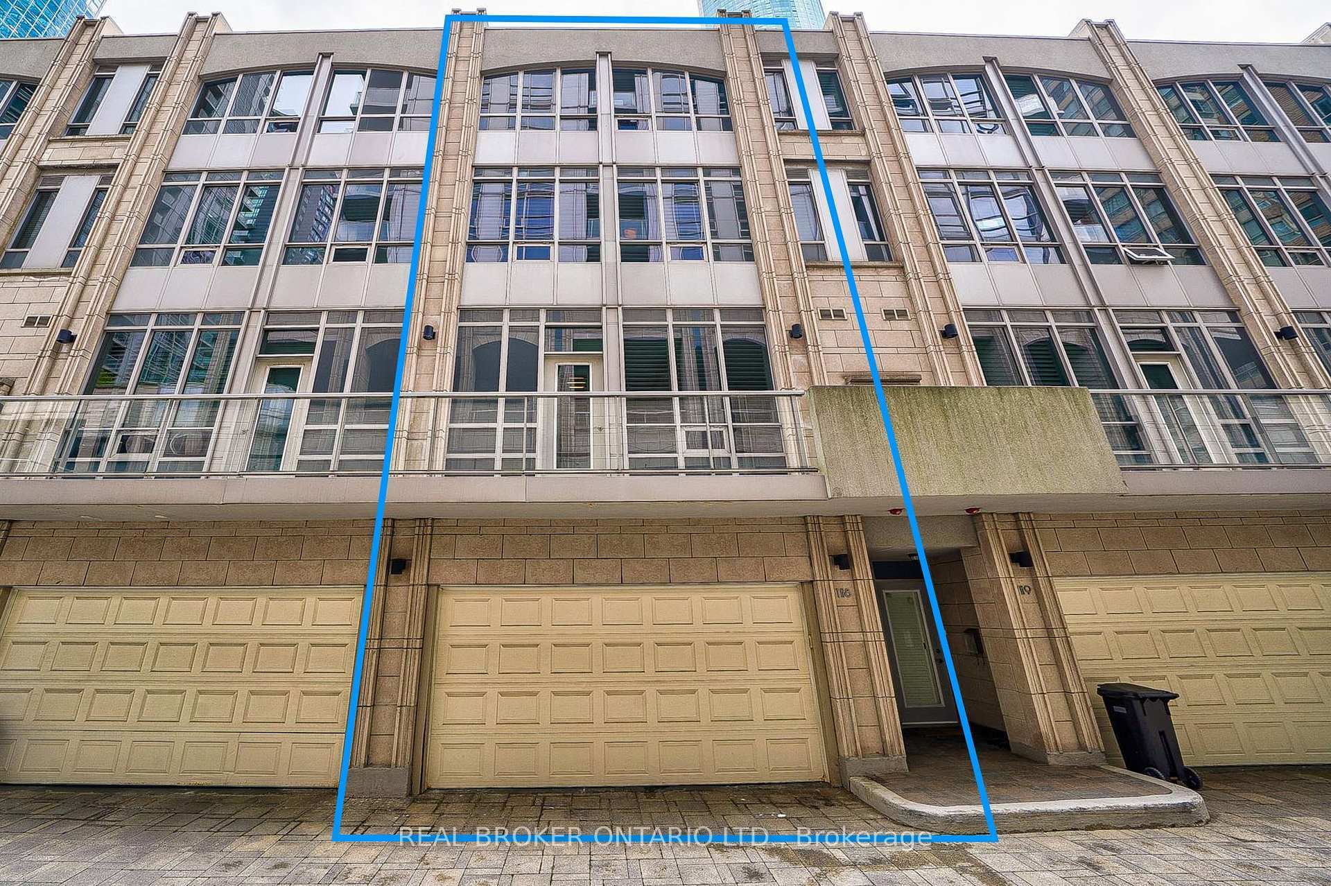Property Photo: 761 Bay Street Th08 ON M5G 2R2
