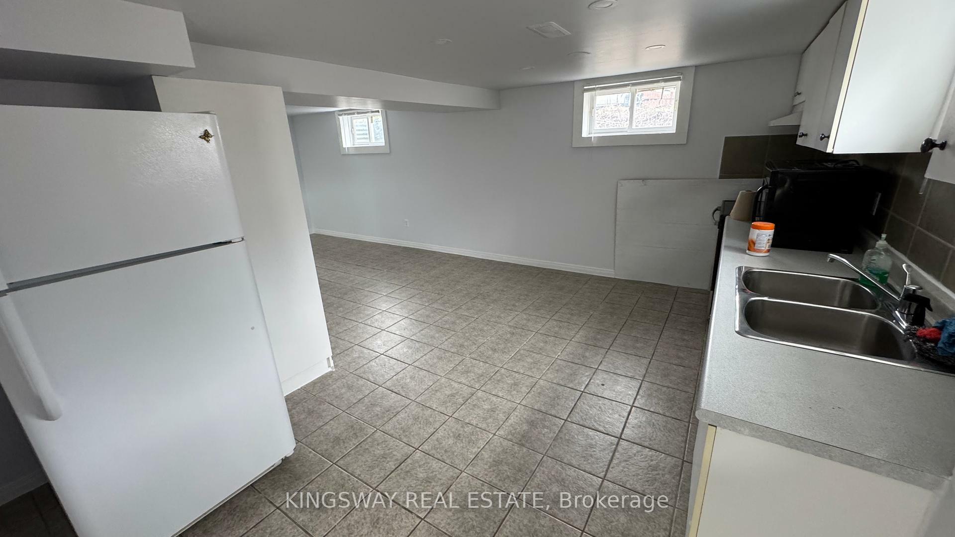 Property Photo: 65 Park Crescent (Lower Level 1) ON L4E 3J5