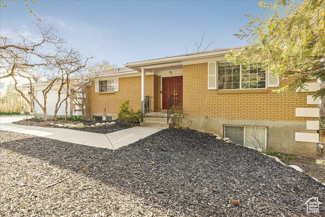 Property Photo: 8796 S Hidden Oak Dr UT 84121