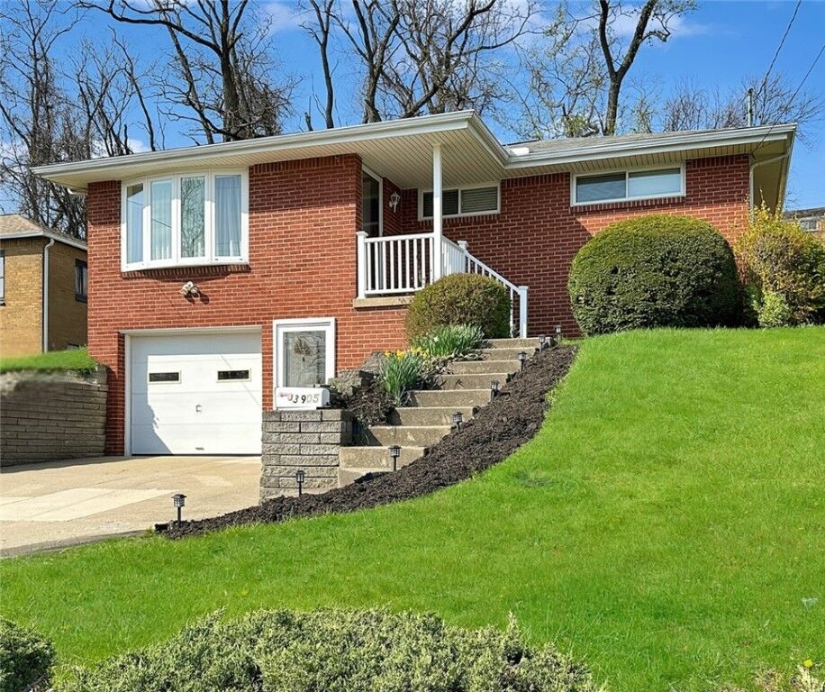 Property Photo: 3905 Fleetwood Drive PA 15122