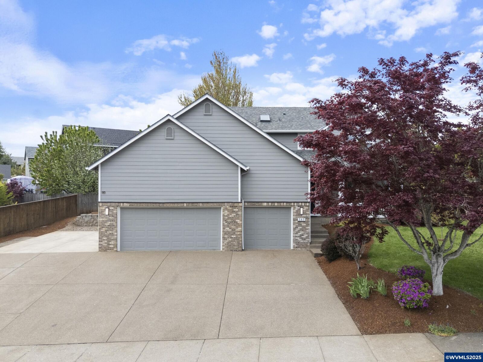 Property Photo:  787 Carter Av NW  OR 97304 