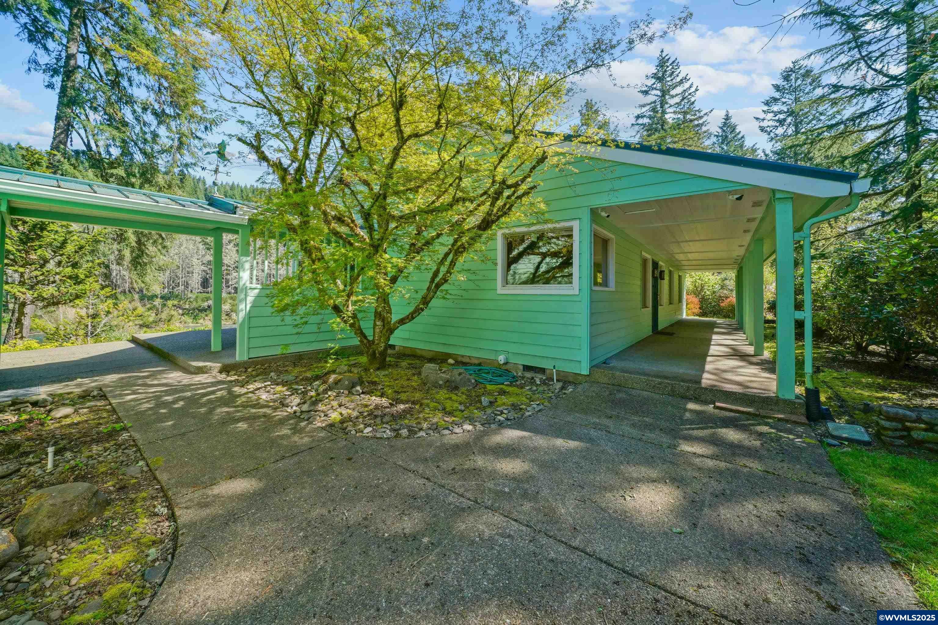 Property Photo:  45955 Oak St  OR 97358 