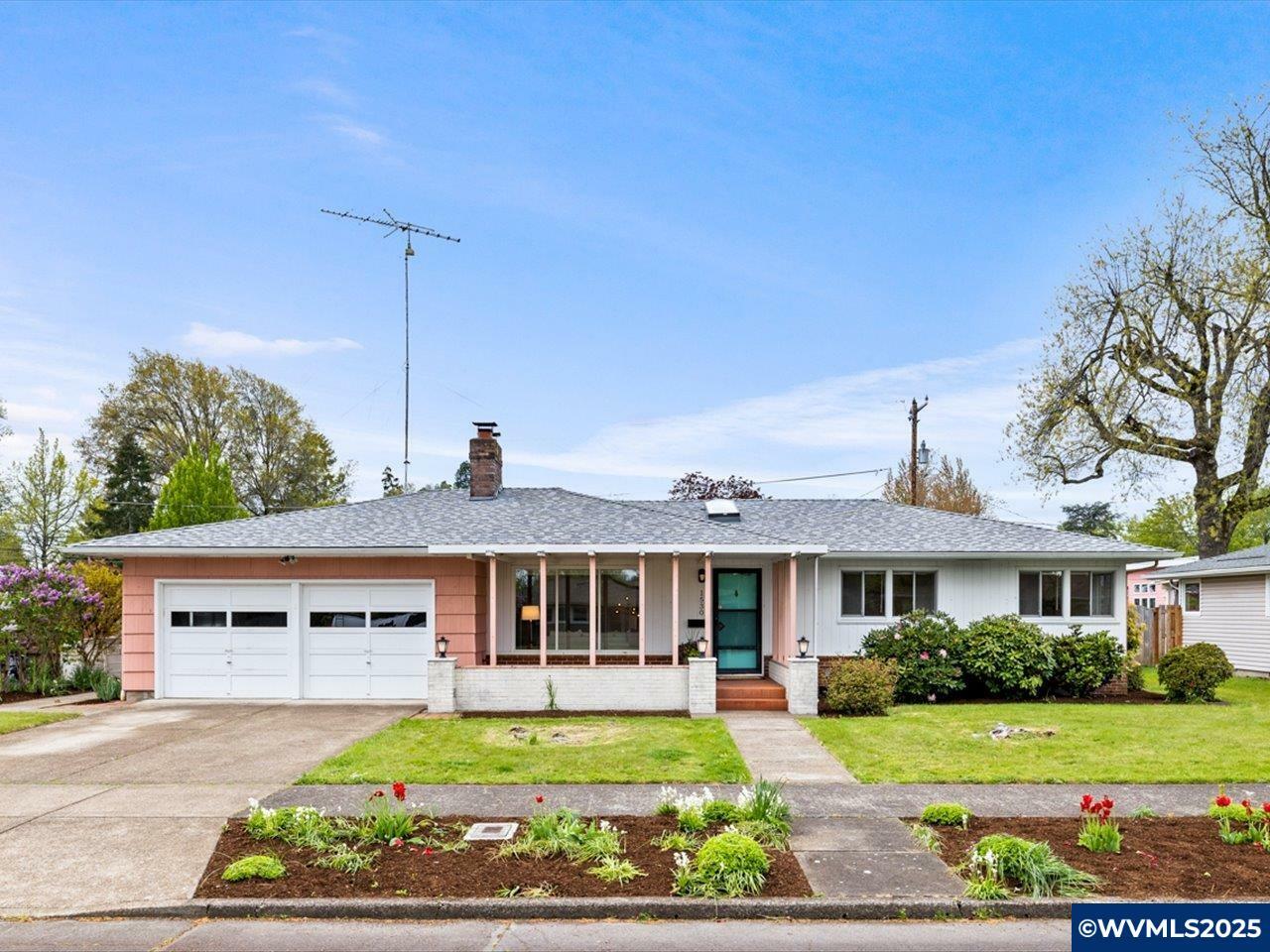 Property Photo: 1530 NW 12th St OR 97330