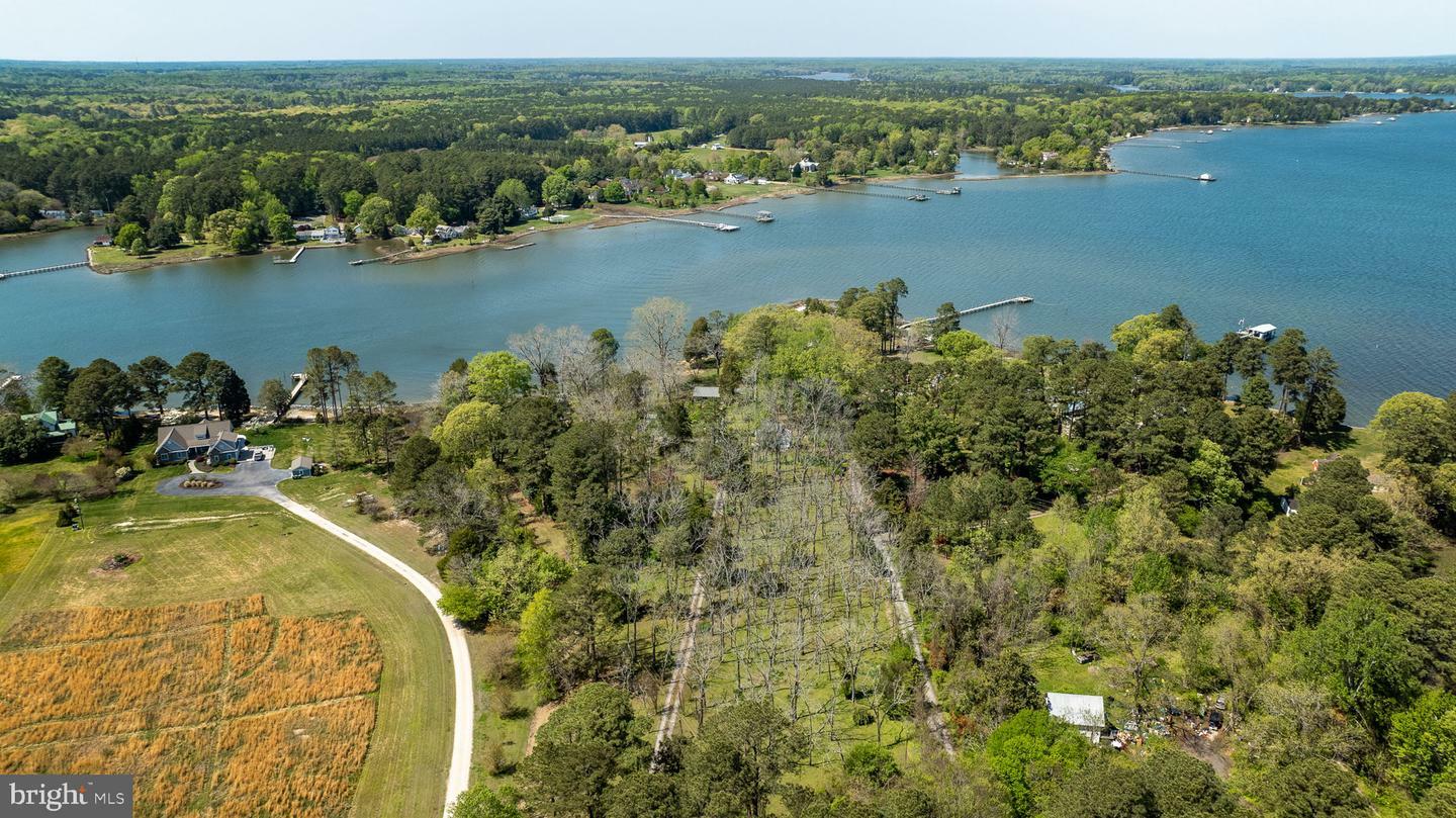 Property Photo: 5556 Roanes Wharf Road VA 23061