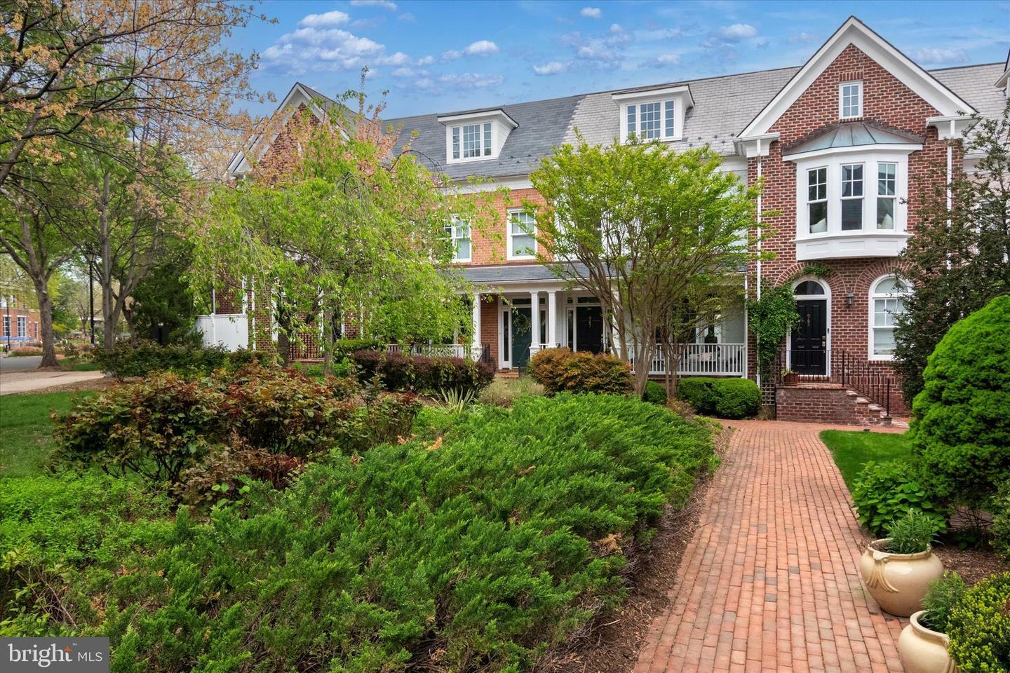Property Photo: 967 Powhatan Street VA 22314