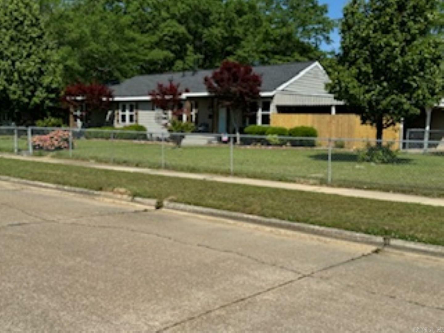 Property Photo: 239 W Ingram St AR 71701