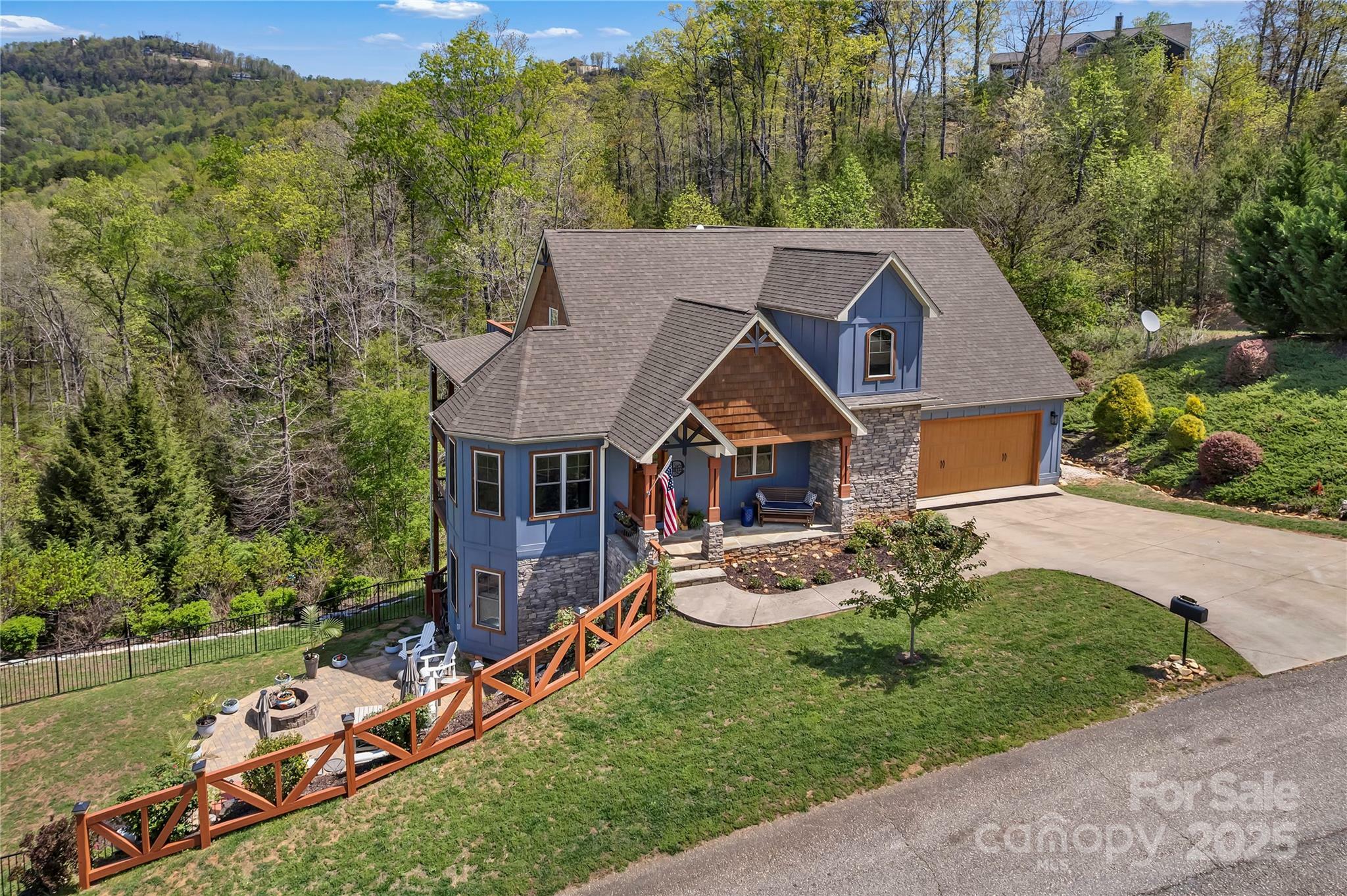 Property Photo: 334 Willow Top Lane NC 28746