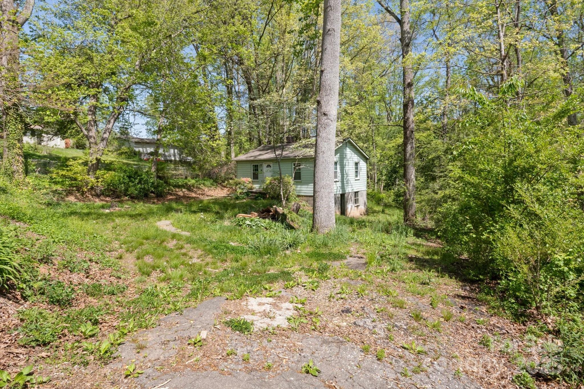 Property Photo: 147 Shadowlawn Drive NC 28806