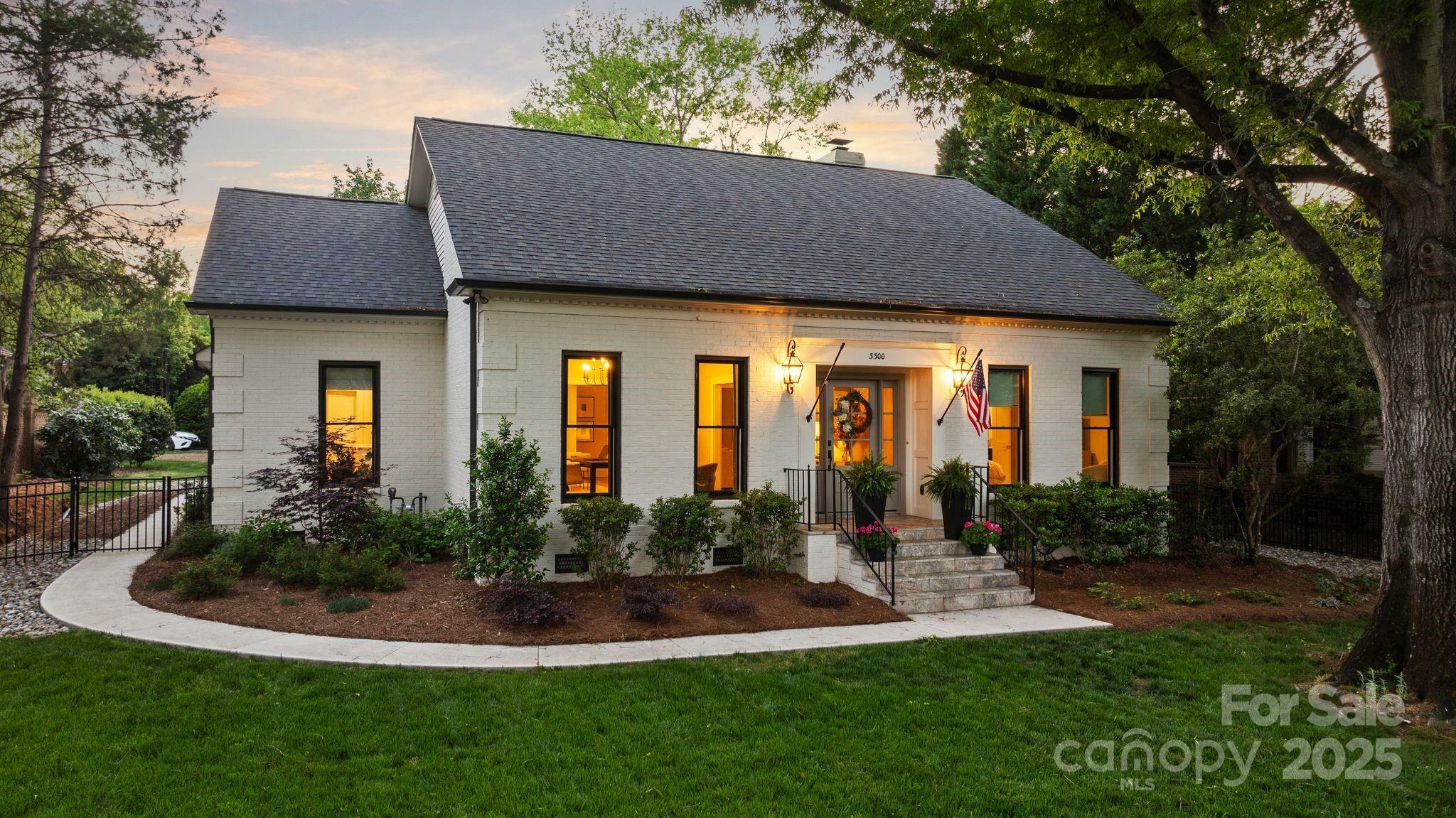 Property Photo: 3300 Sharon Road NC 28211