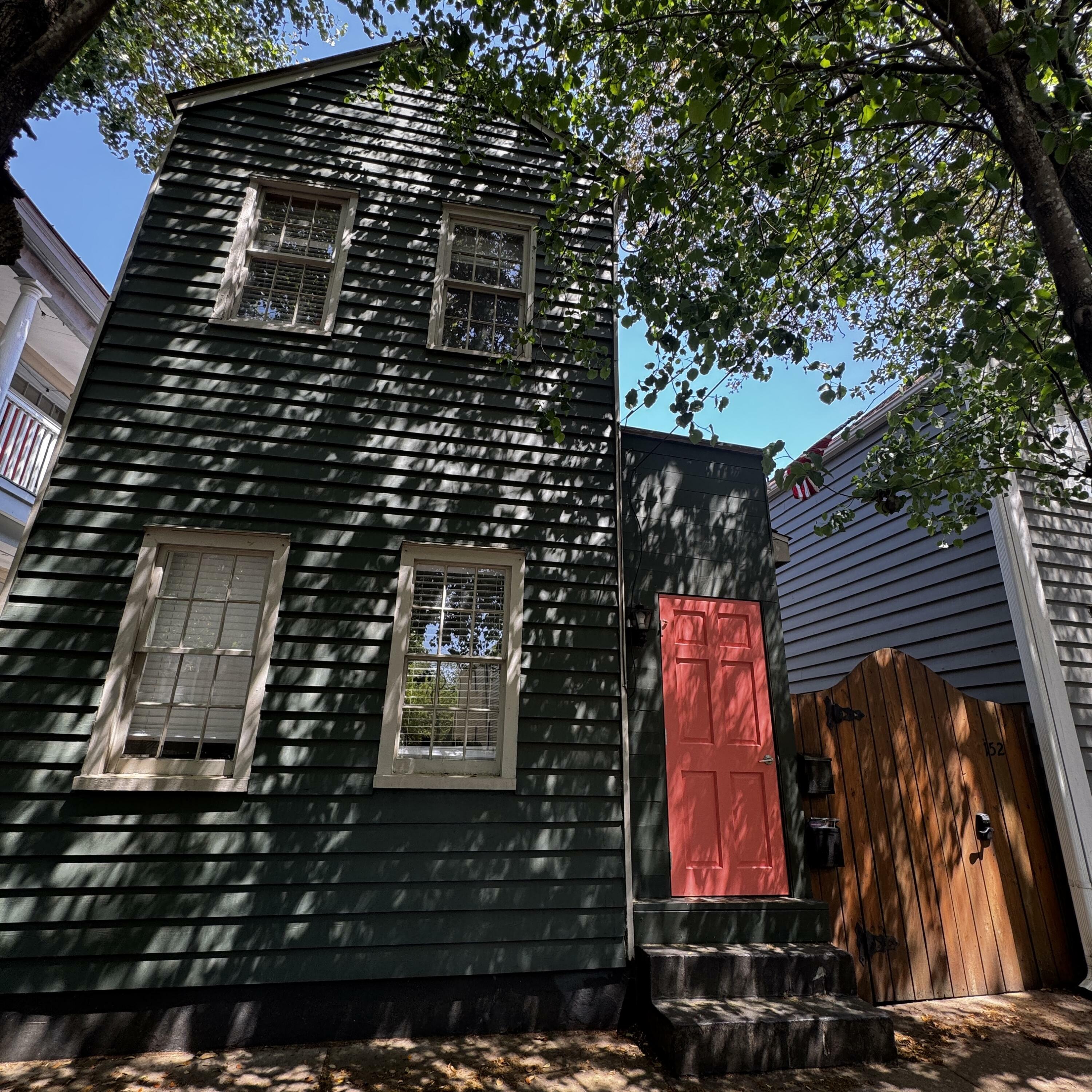 Property Photo: 152 Coming St Street SC 29403
