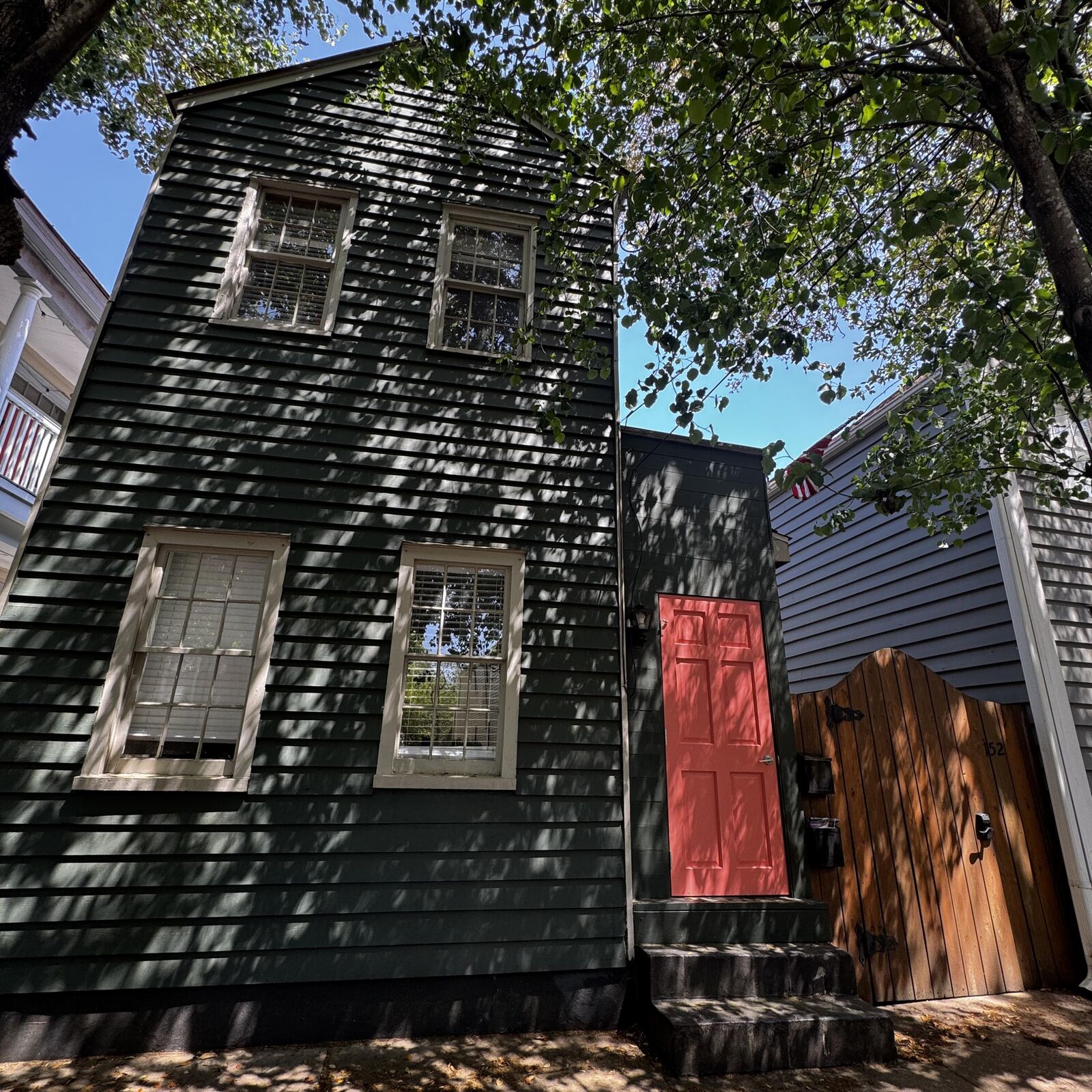 Property Photo:  152 Coming St Street  SC 29403 
