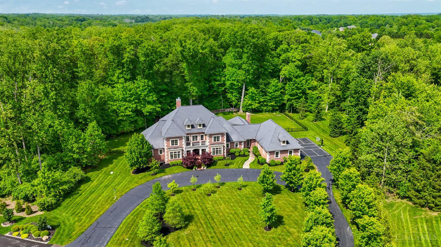 Property Photo: 6 Abbington Ridge OH 45242