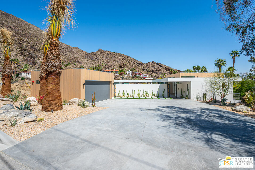310 W Crestview Dr  Palm Springs CA 92264 photo