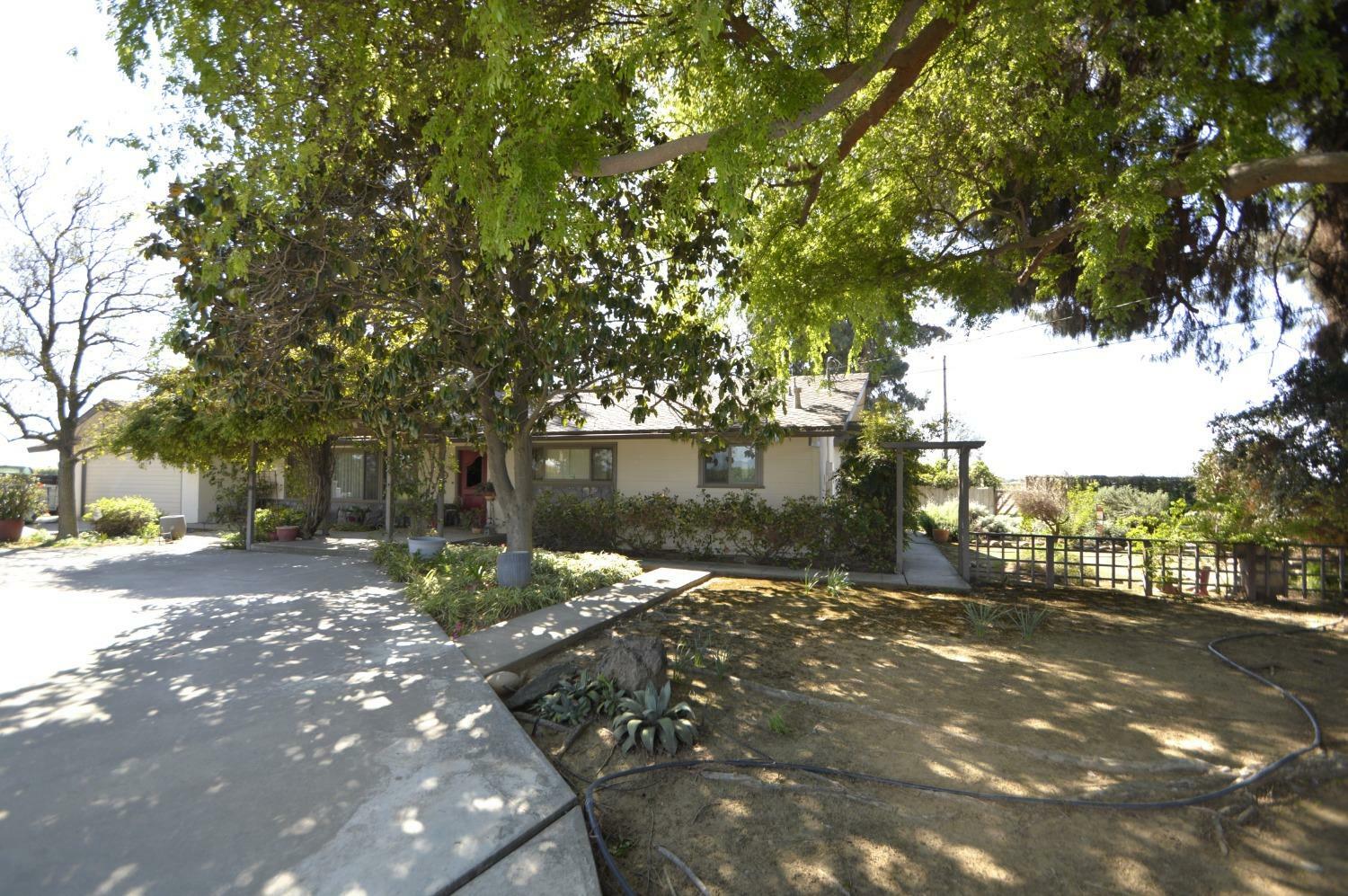 Property Photo: 41493 Road 96 CA 93618