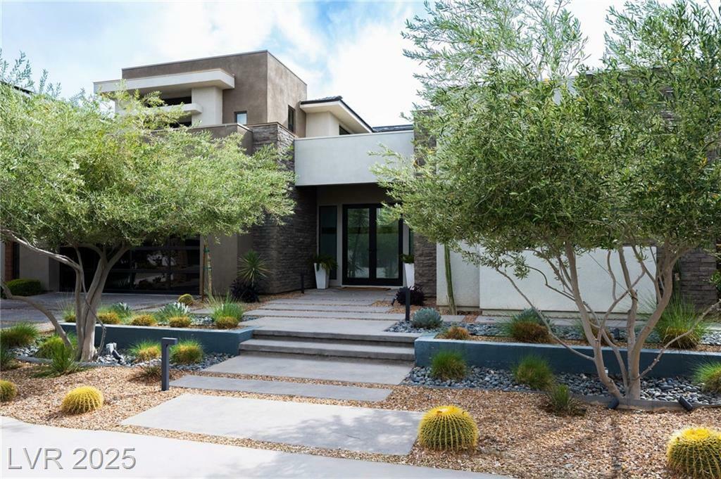 Property Photo: 9 Garden Shadow Lane NV 89135