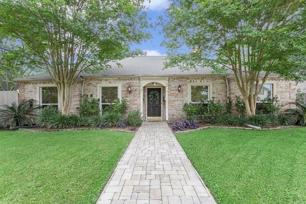 Property Photo: 10807 Ella Lee Lane TX 77042