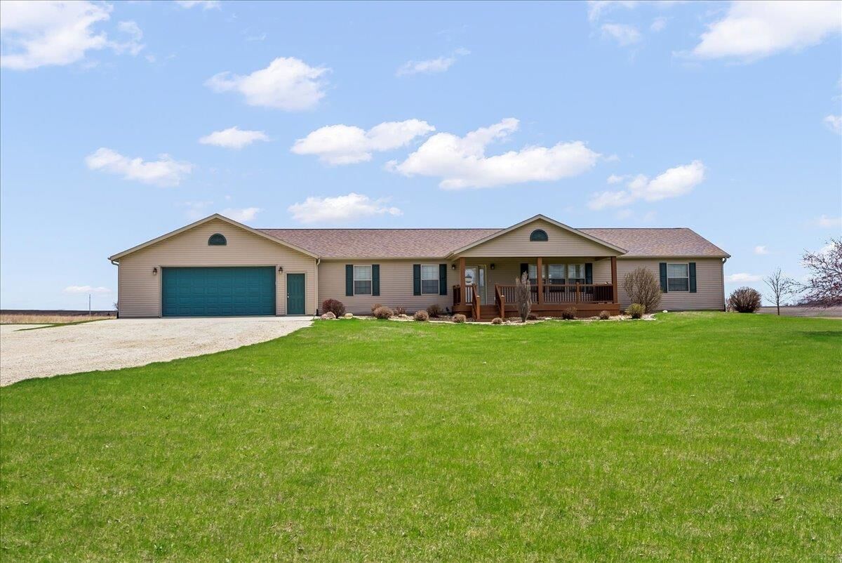 Property Photo:  1734 Outer Road  IA 50662 