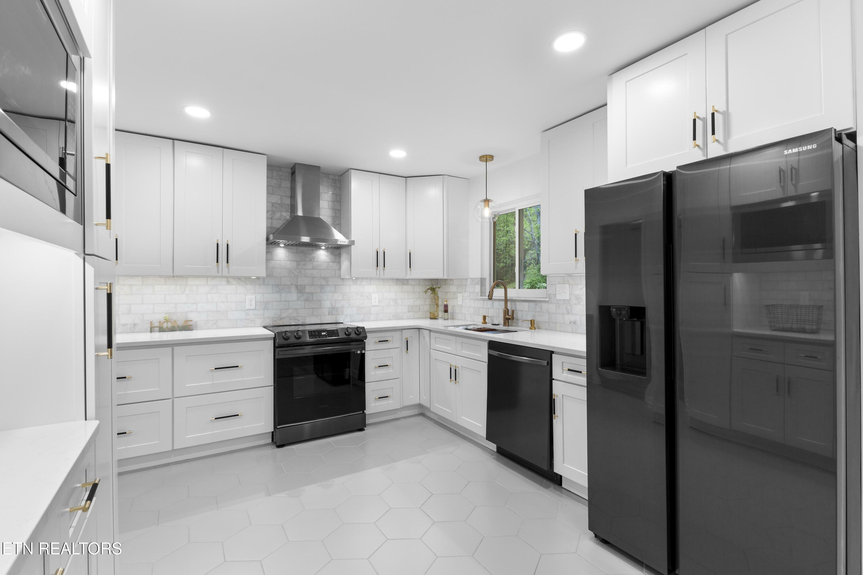 Property Photo: 8907 Farne Island Blvd TN 37923