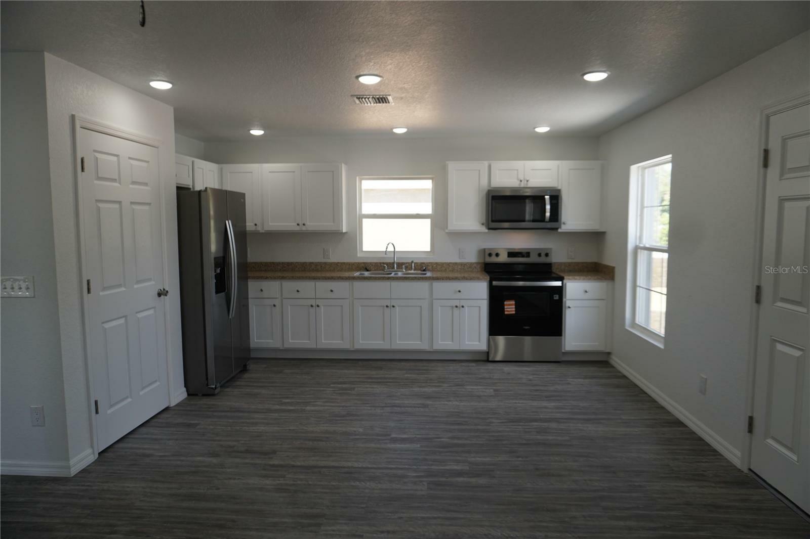 Property Photo: 3434 Avenue E NW FL 33880