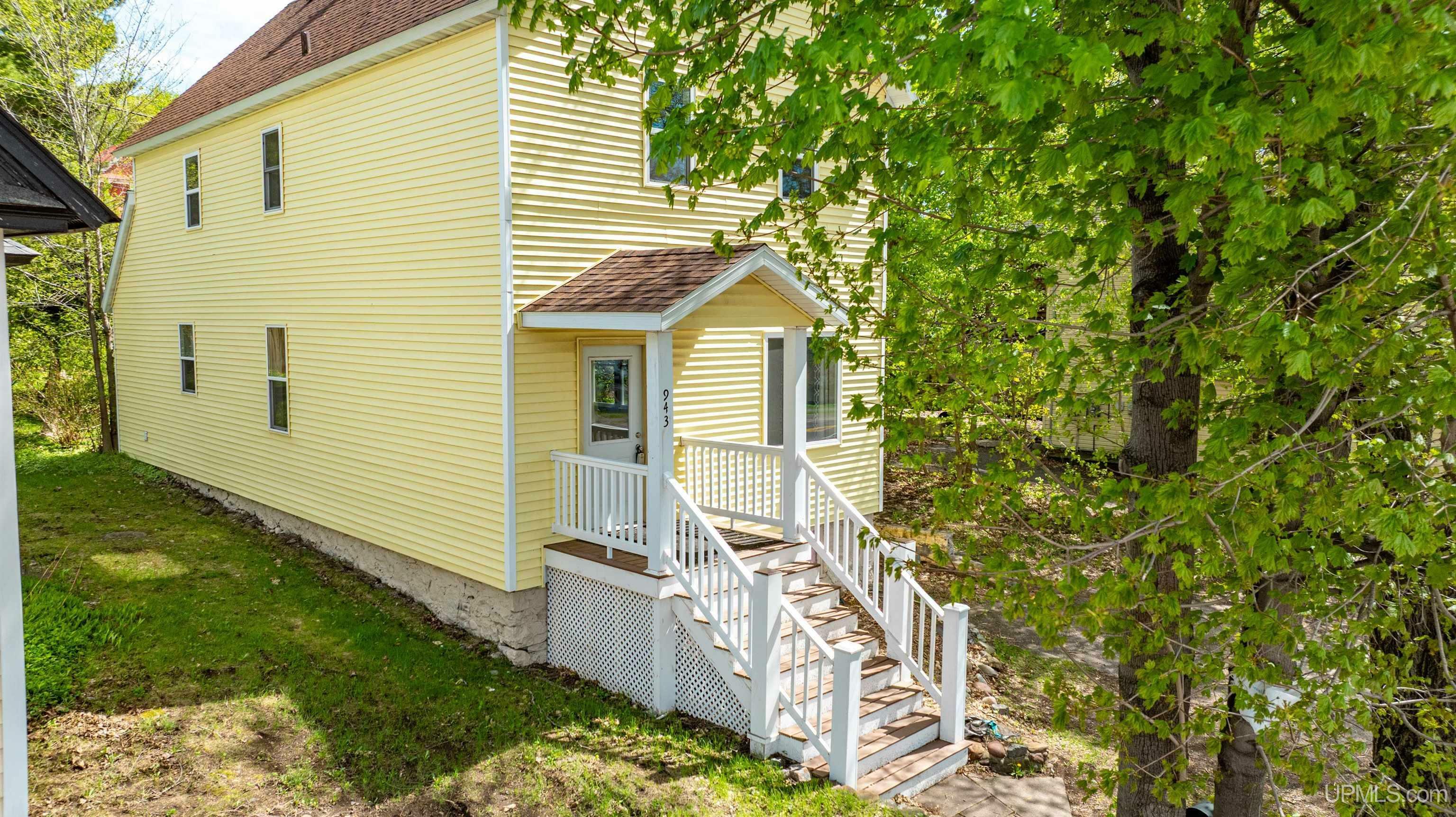 Property Photo: 943 S Lincoln Drive MI 49930