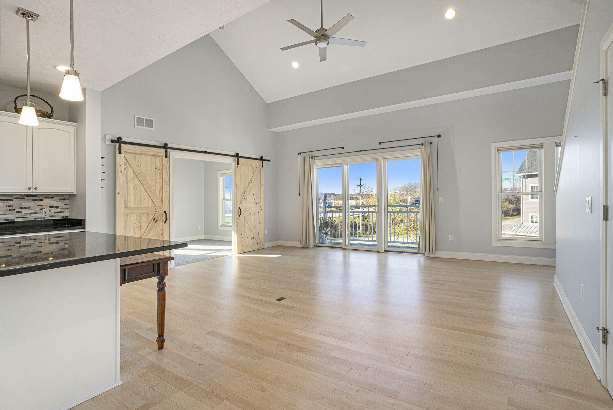 Property Photo: 917 W Savidge Street MI 49456