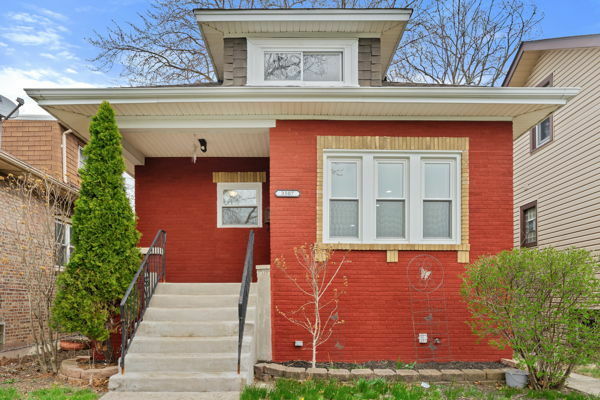 Property Photo: 3507 N Osceola Avenue IL 60634