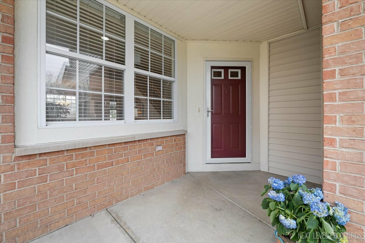 Property Photo: 955 Winners Cup Court IL 60565