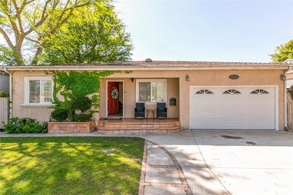 Property Photo:  6123 Morella Ave  CA 91606 