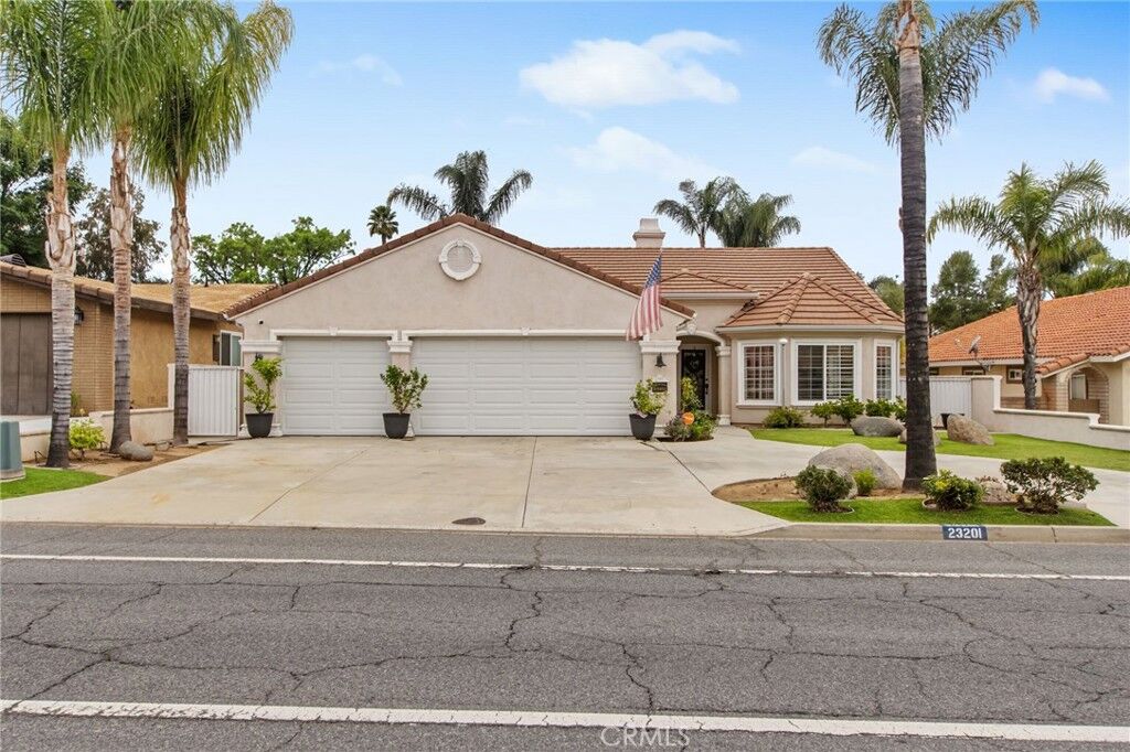 Property Photo:  23201 Canyon Lake Drive S  CA 92587 