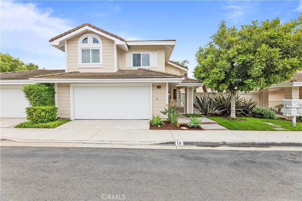 Property Photo: 10 Cedarlake 4 CA 92614