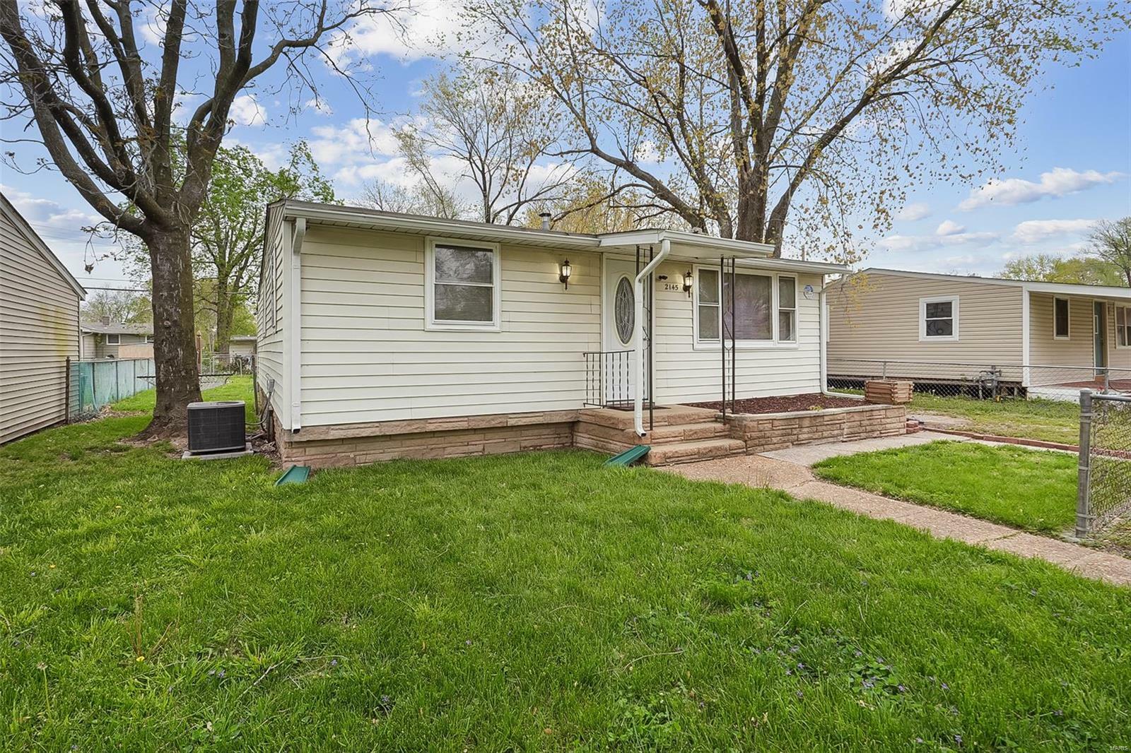 Property Photo: 2145 Miracle Avenue IL 62040