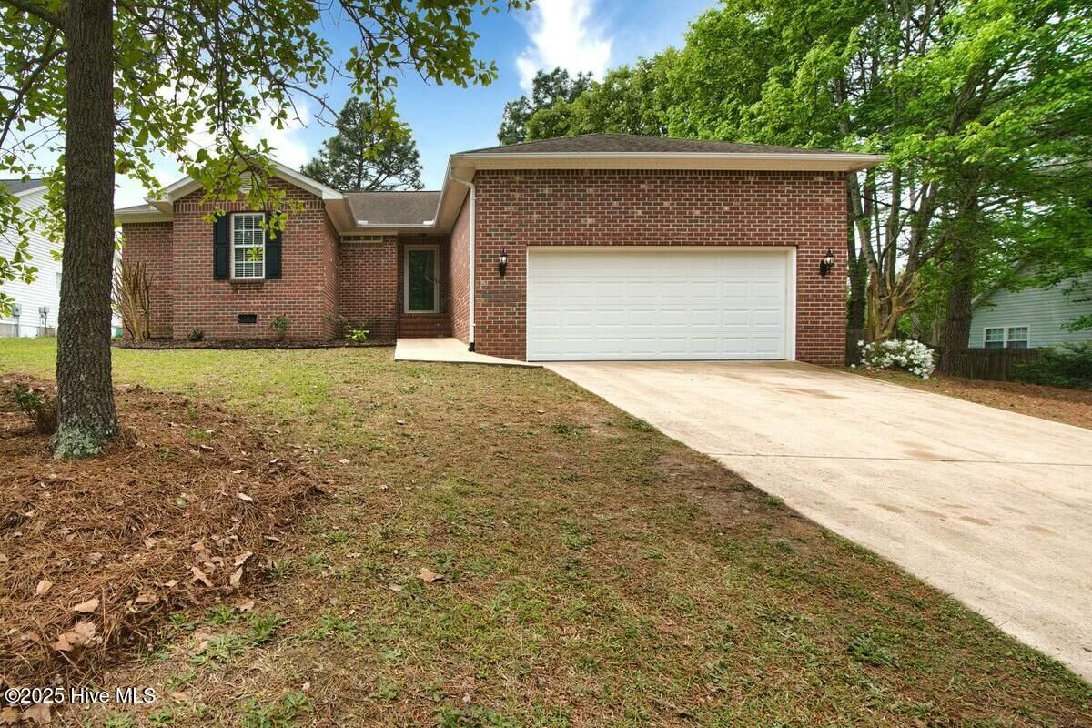 Property Photo: 2125 Longleaf Drive W NC 28374