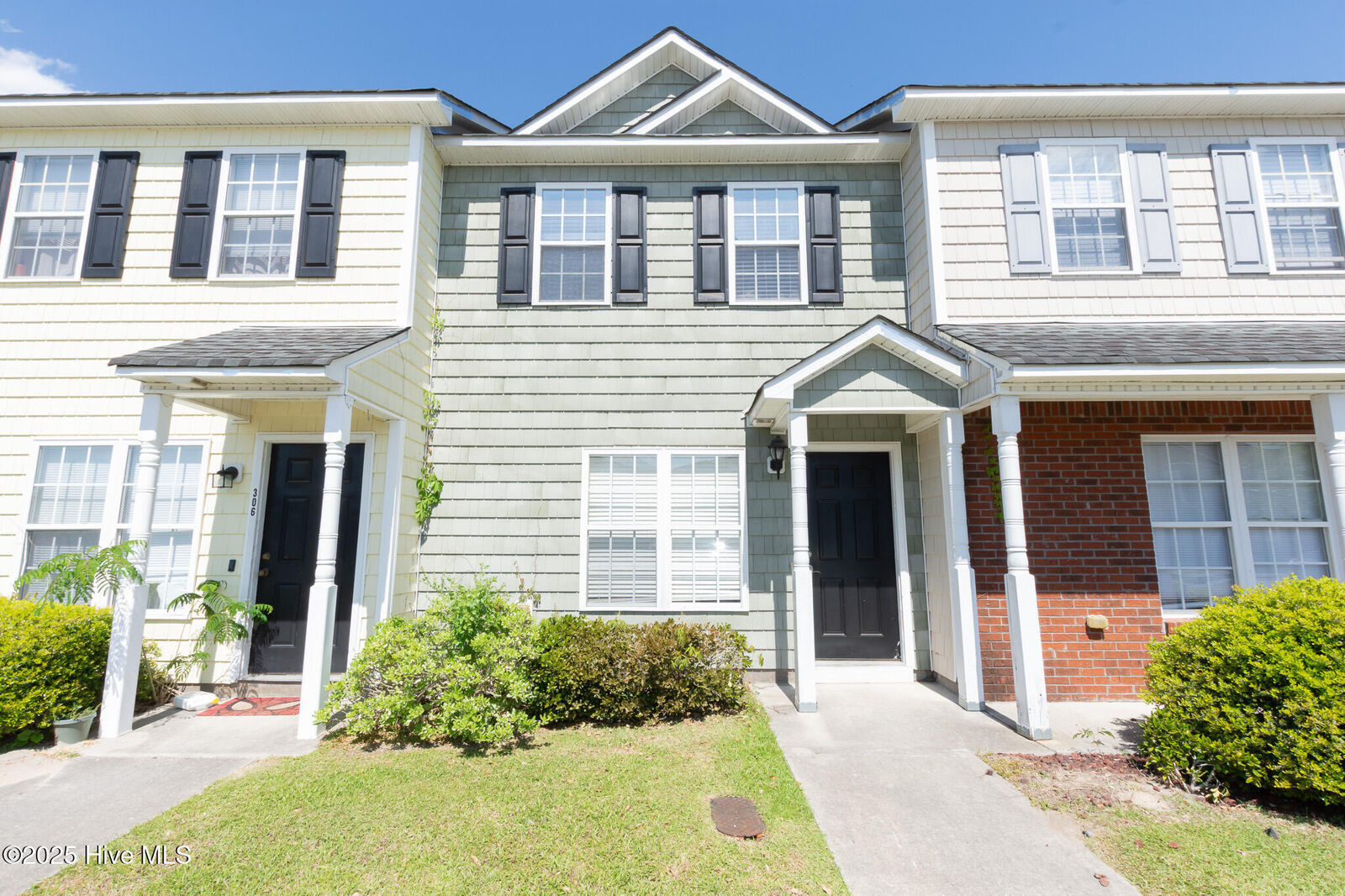 Property Photo:  304 Bridgewood Drive  NC 28546 