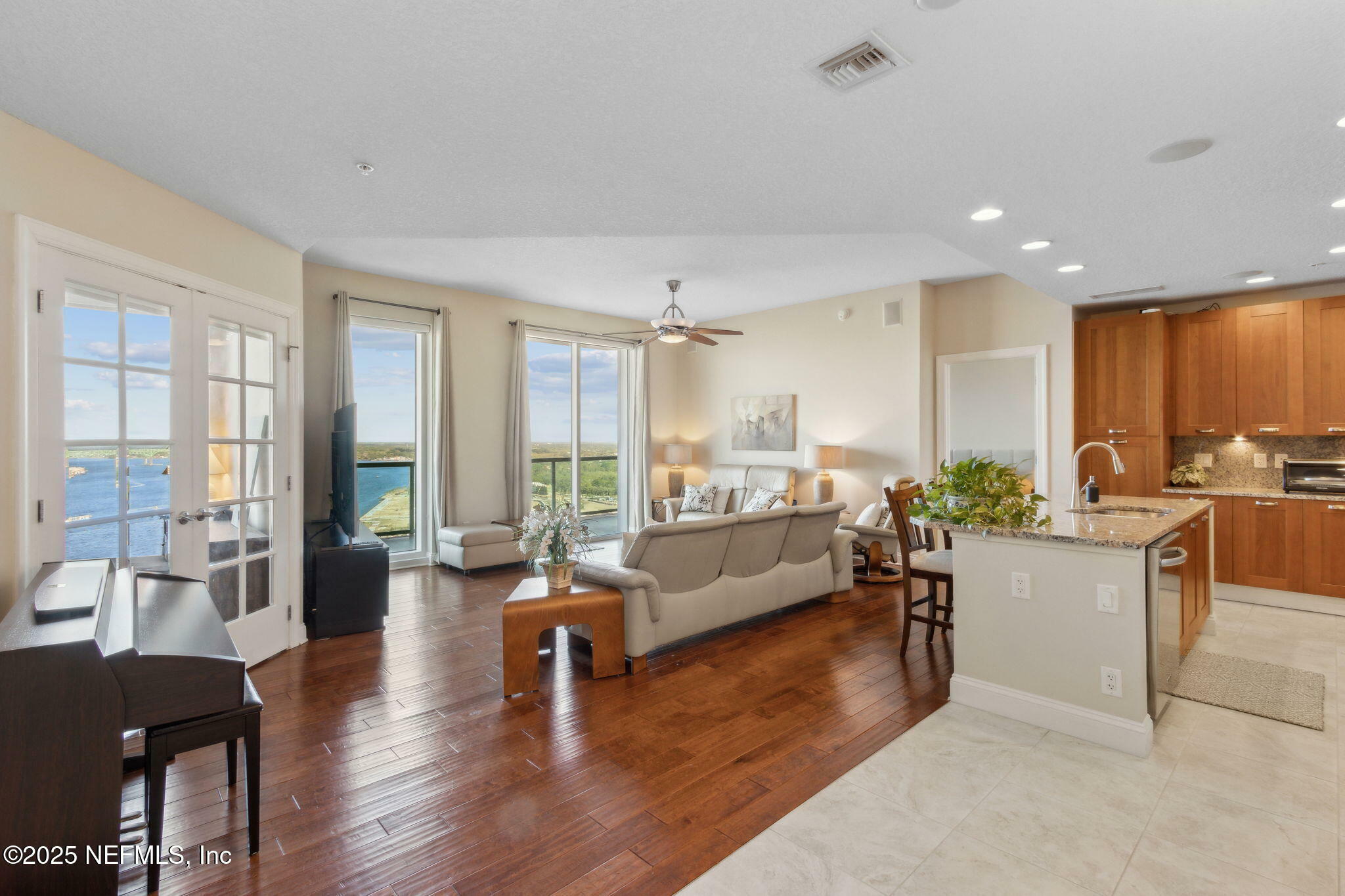 Property Photo: 1431 Riverplace Boulevard 2406 FL 32207