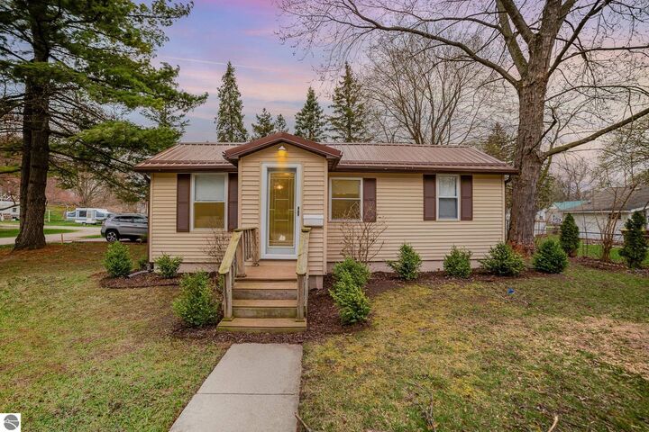 510 E Tyrell Street  St Louis MI 48880 photo