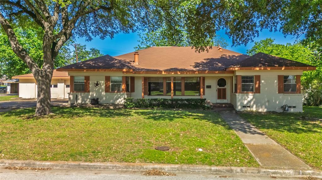 Property Photo: 2309 Holsum Circle TX 75401