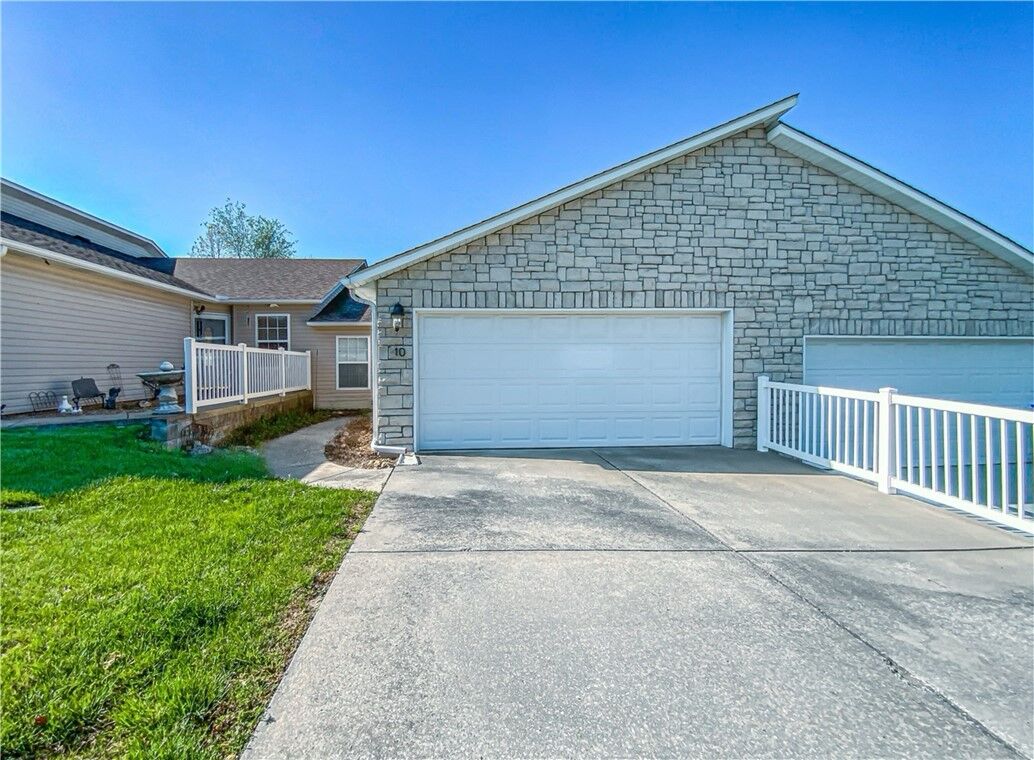 Property Photo: 1615 N Spring Road 10 AR 72601