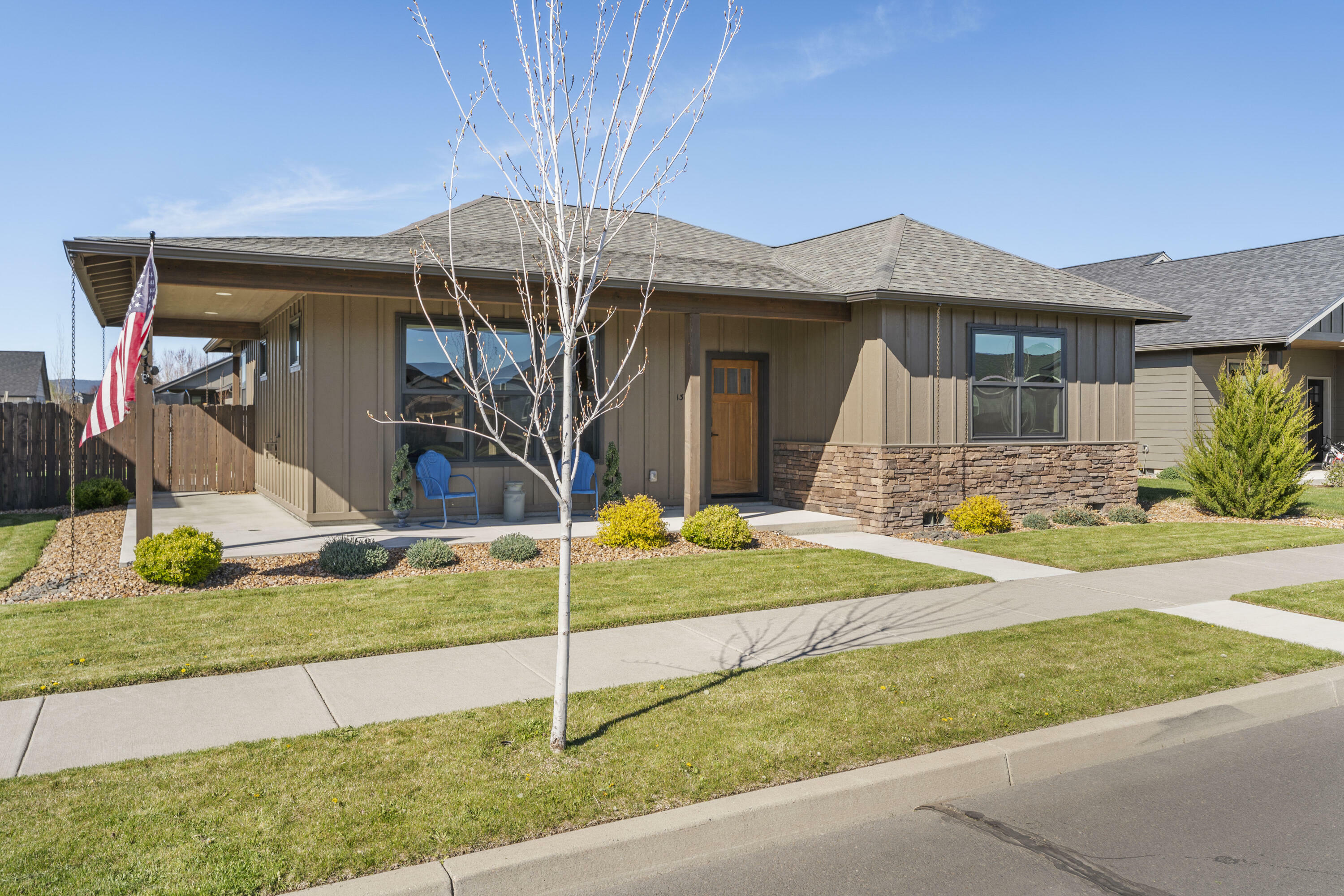 Property Photo: 1301 NE Boxcar Drive OR 97754