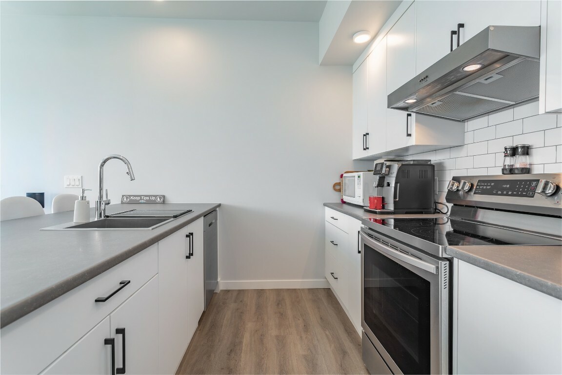 Property Photo:  1215 St Paul Street 606  BC V1Y 2C7 