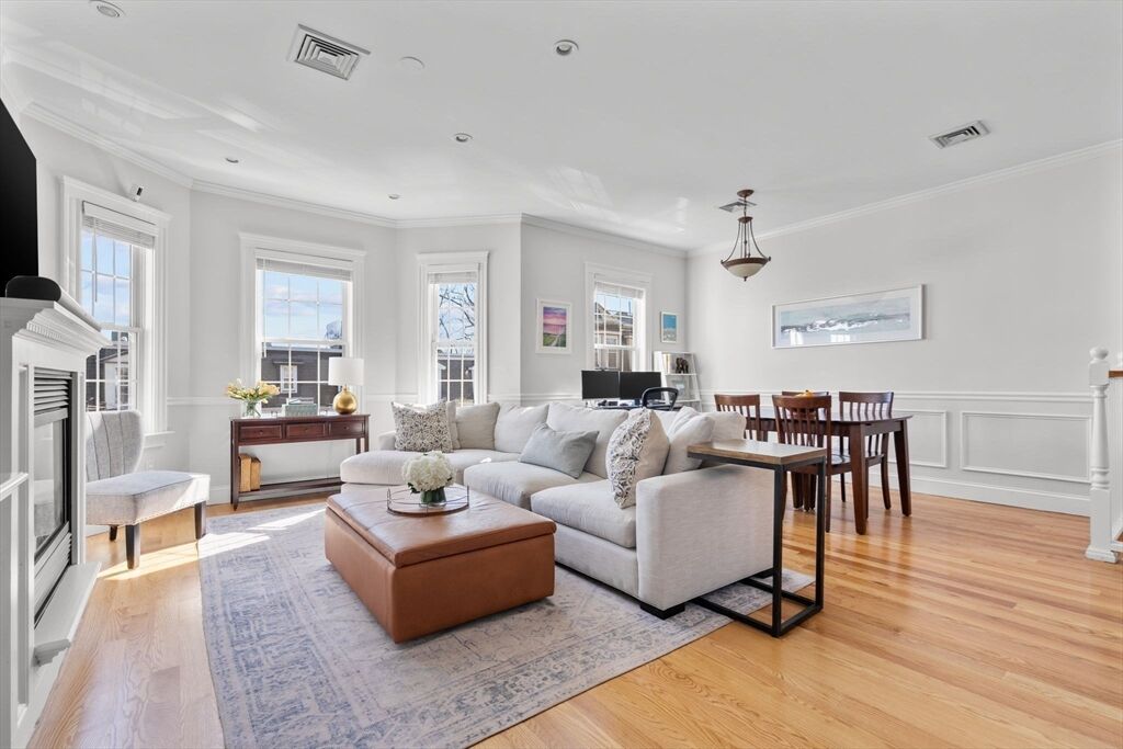 Property Photo:  524 E 6th St 3  MA 02127 