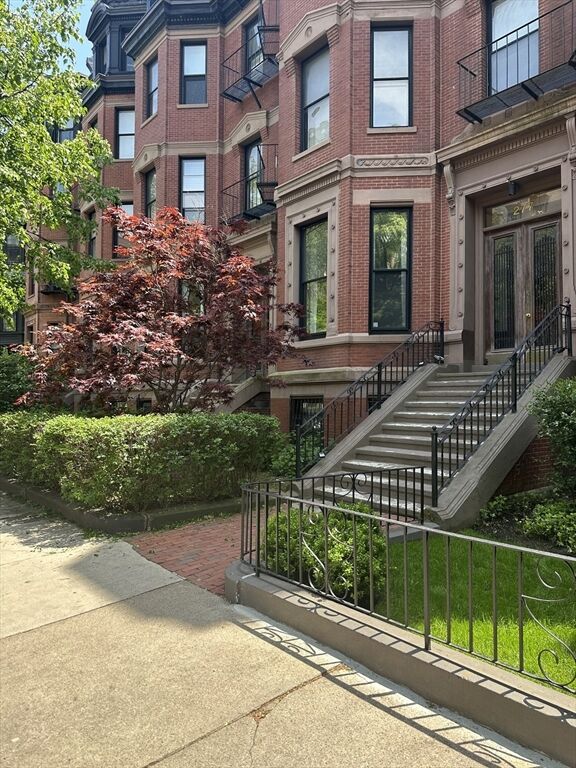 Property Photo:  277 Beacon St 1B  MA 02116 