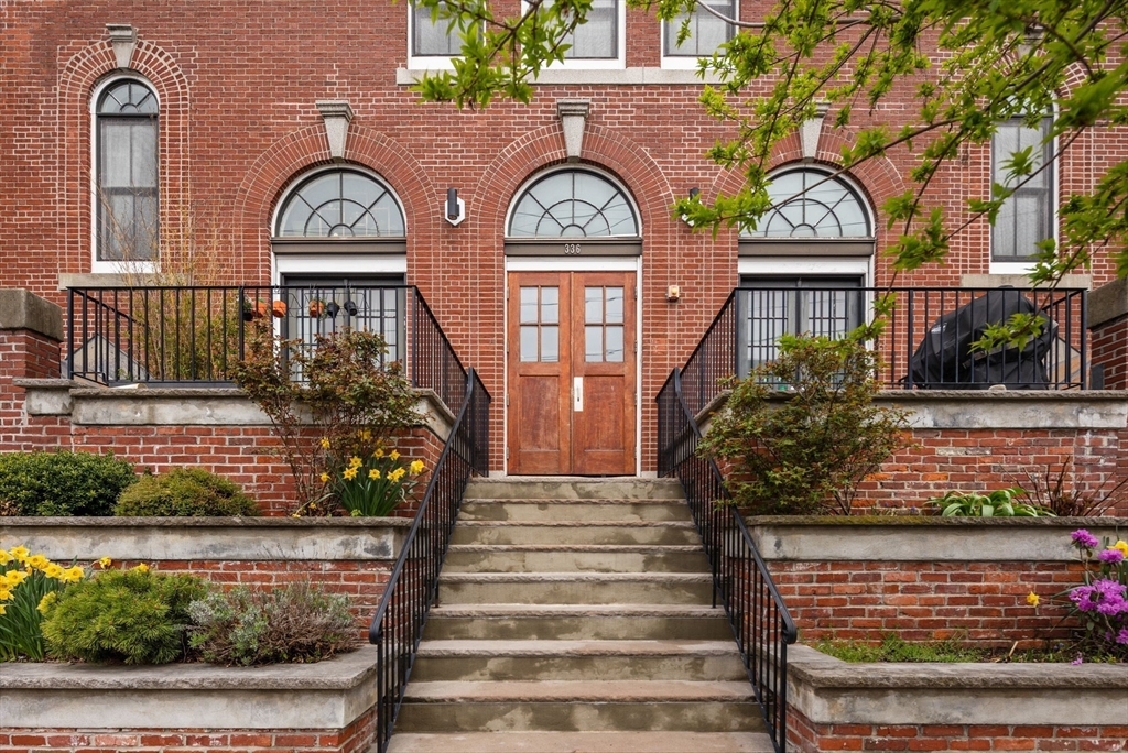 Property Photo:  336 Saratoga Street 8  MA 02128 