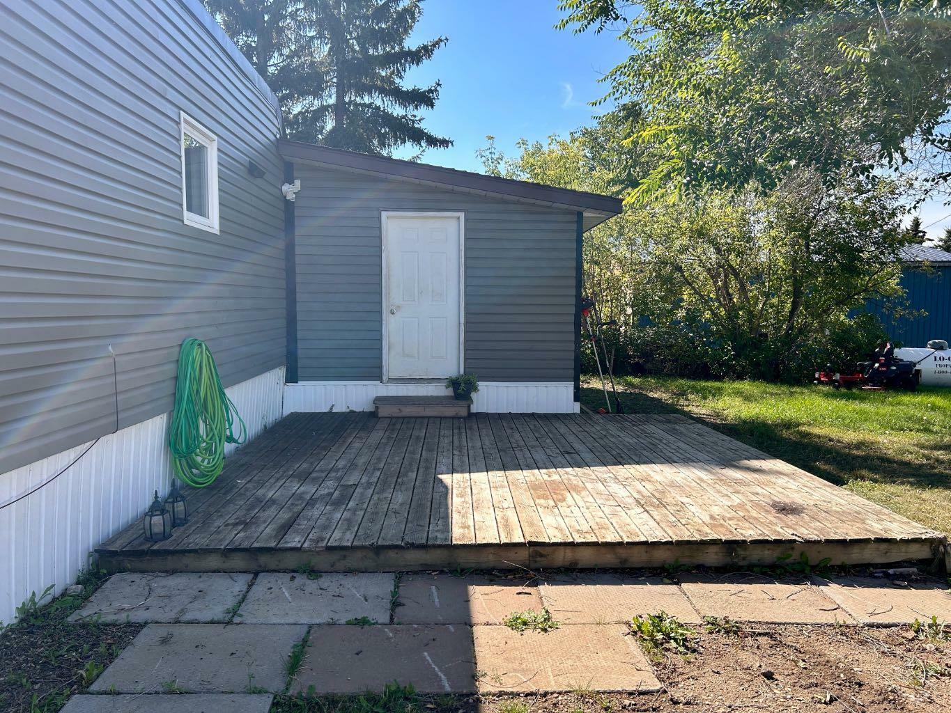 Property Photo: 36 Selkirk Avenue AB T0B 2E0