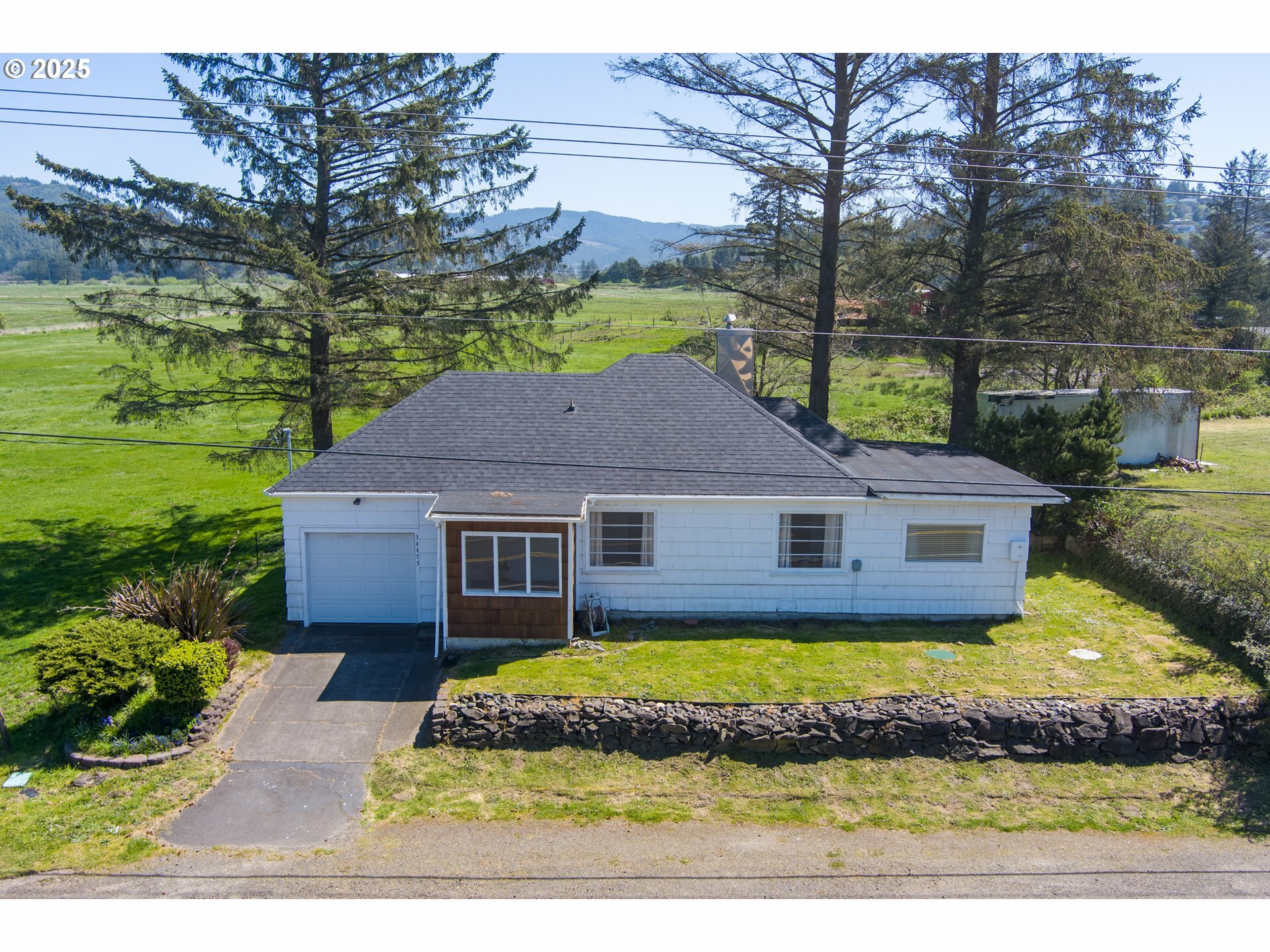 Property Photo: 34475 Brooten Rd OR 97135