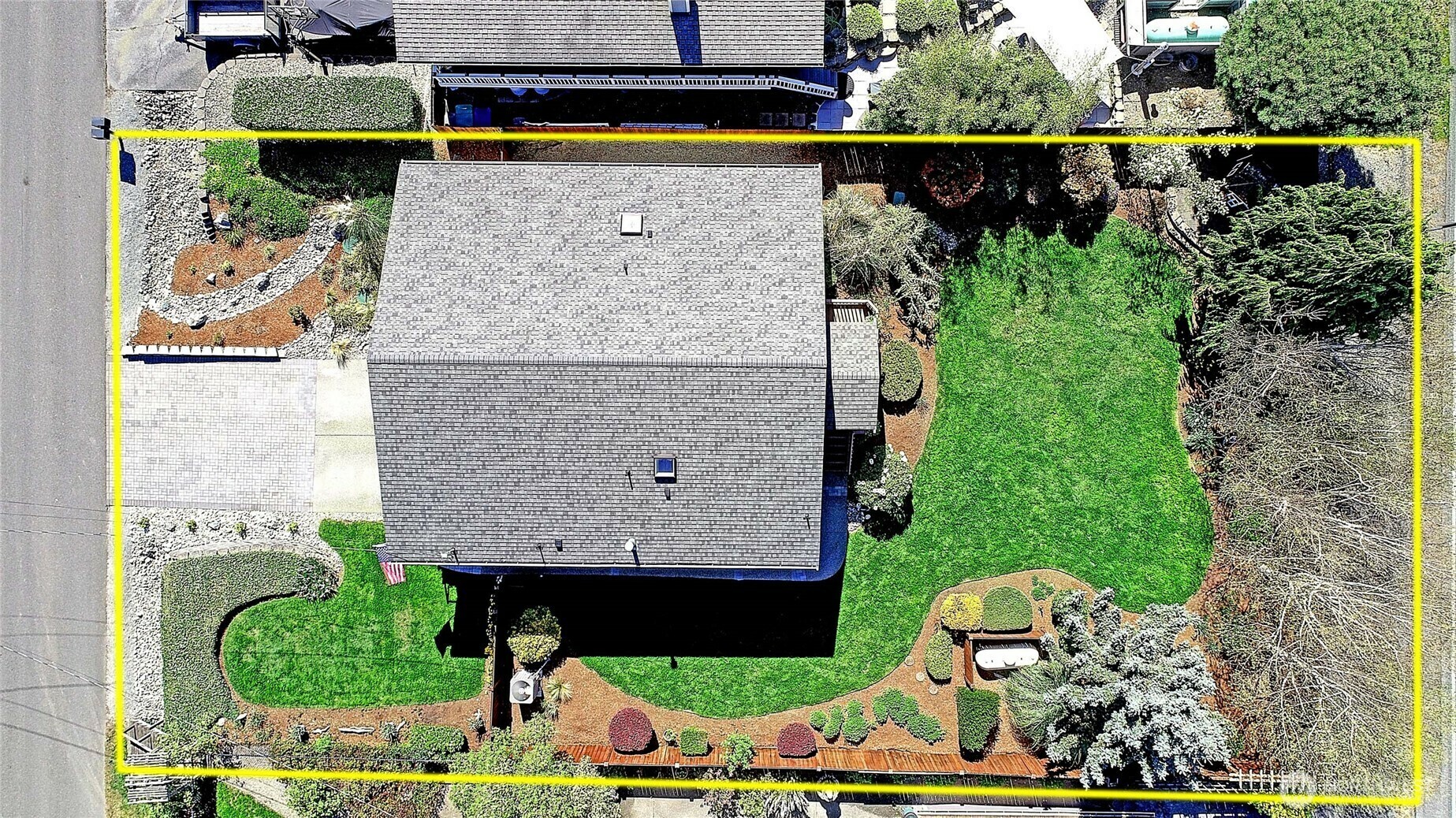Property Photo: 1490 Country Club Drive WA 98282
