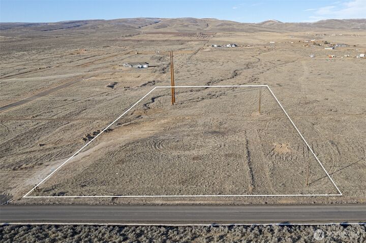 Property Photo: 2 Road 13 NW WA 98848