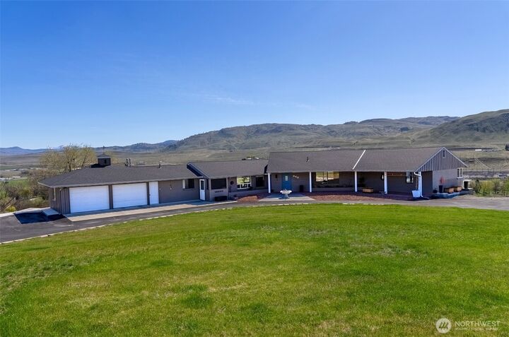 Property Photo: 940 Sunrise Heights Road WA 98840