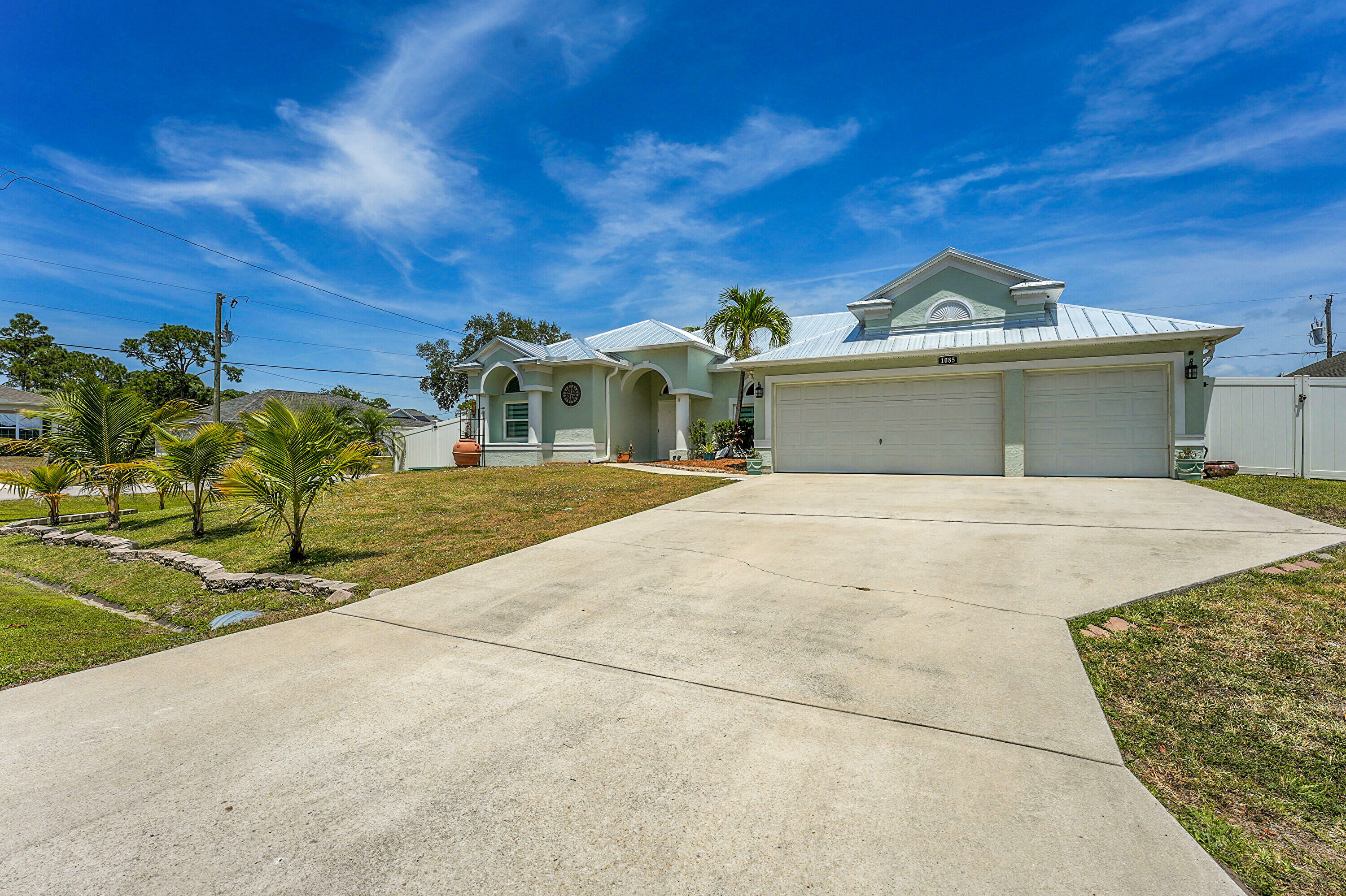 Property Photo: 1085 SW Consolata Avenue FL 34953